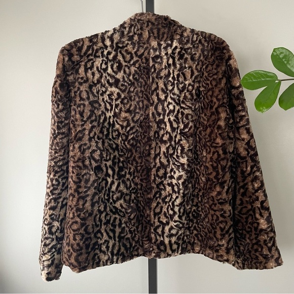 Tobias Leopard Print Plush Faux Fur Bomber Jacket Mob Wife Size Large - Picture 2 of 10